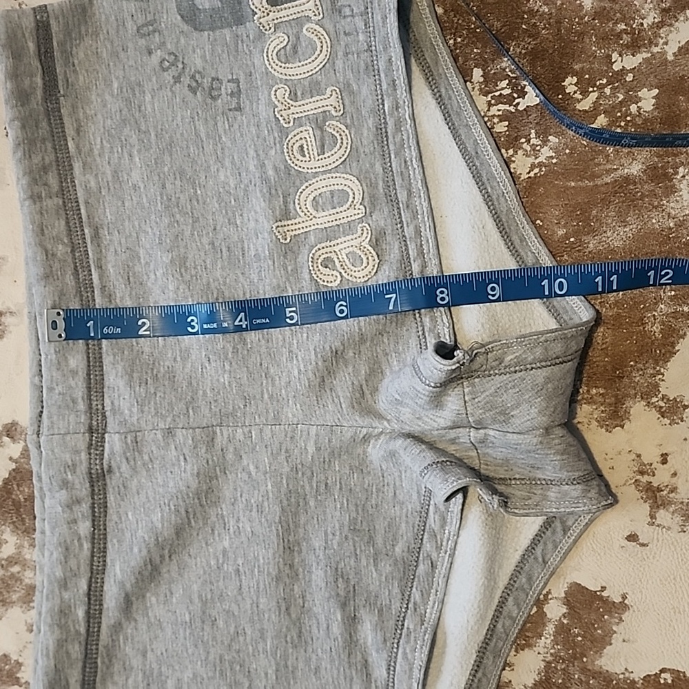 Abercrombie & Fitch Gray Fleece Shorty Shorts. Size: XL - Picture 10 of 12